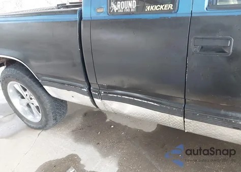 1998 Chevrolet C1500 Fleetside z USA, uszkodzony, nr VIN 2GCEC19MXW1121737